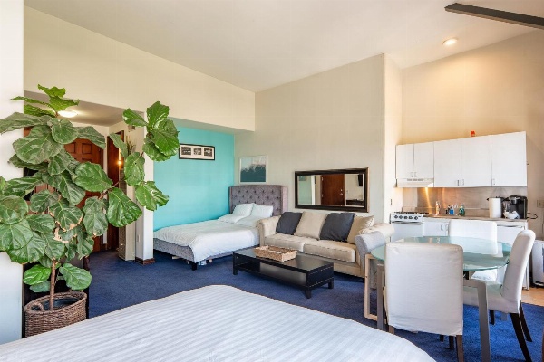 Ocean Luxury Lofts and Suites image 33