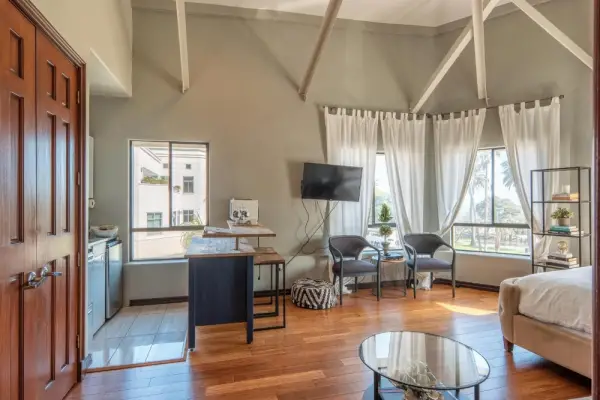 Ocean Luxury Lofts and Suites 10