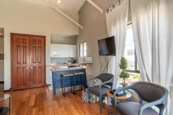 Ocean Luxury Lofts and Suites 4